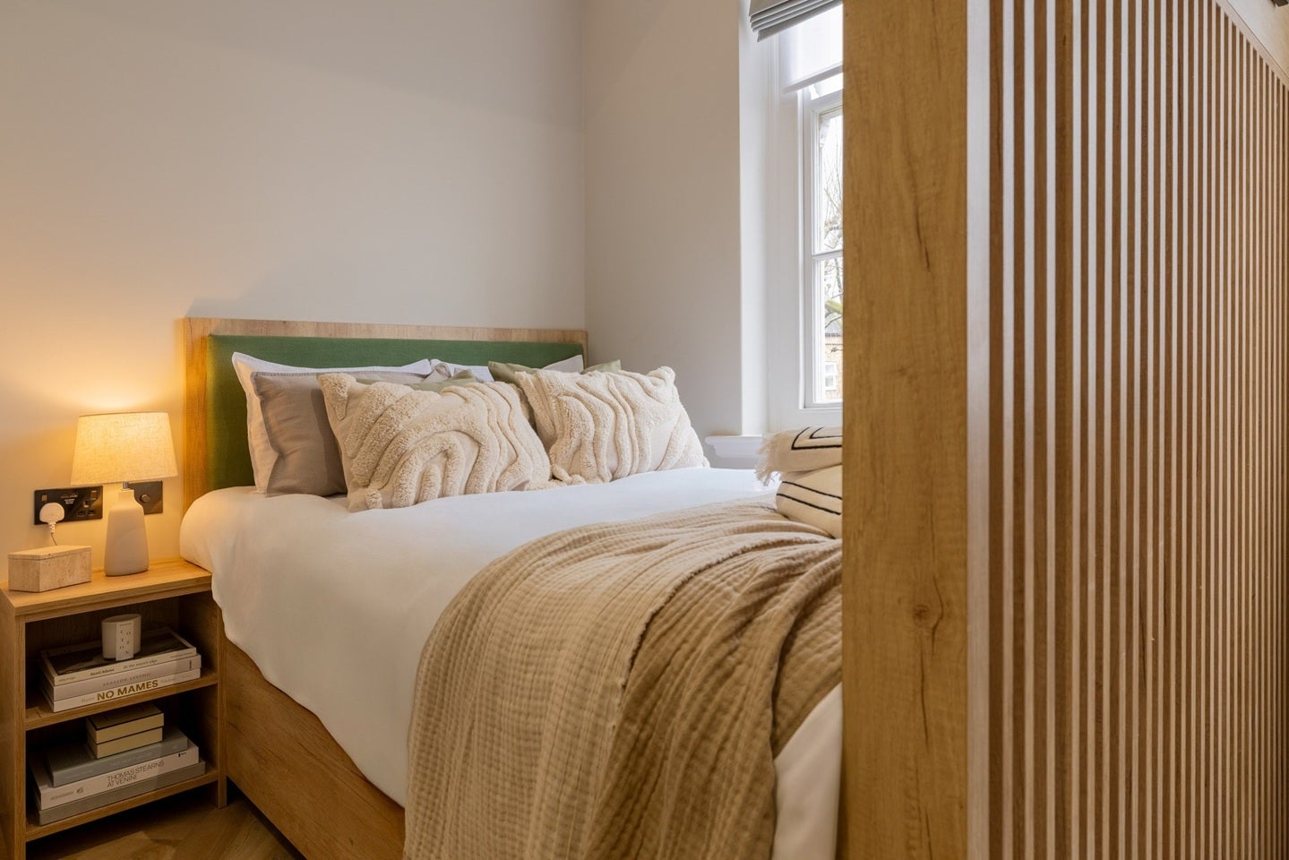 Flat Draycott Avenue in Greater London