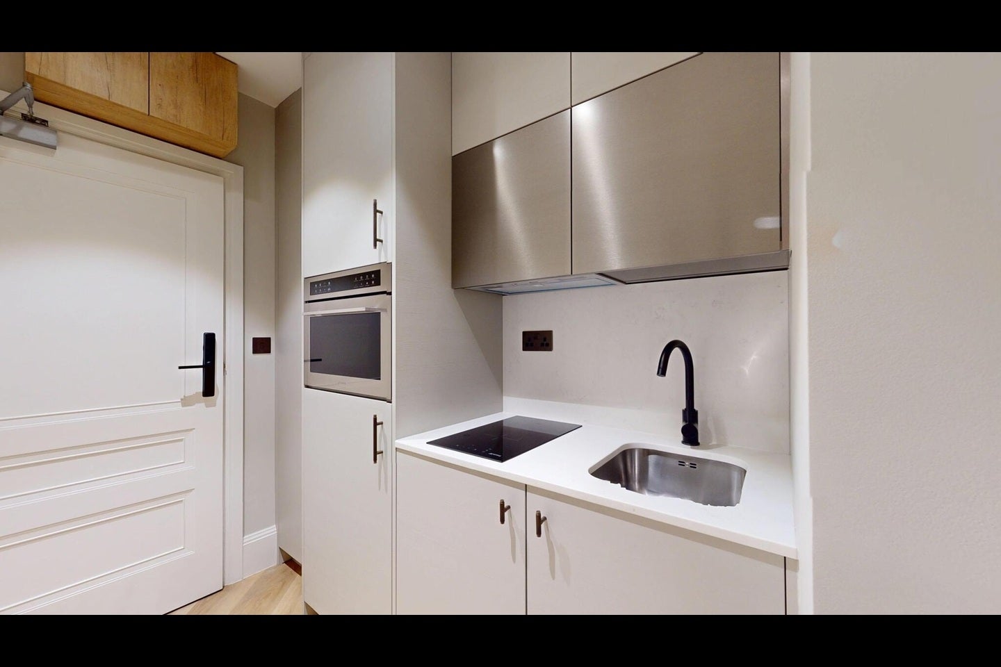 Flat Draycott Avenue in Greater London