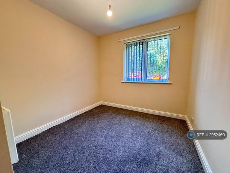 Flat Berkeley Crescent in Tameside