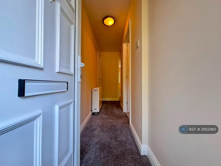 Flat Berkeley Crescent in Tameside