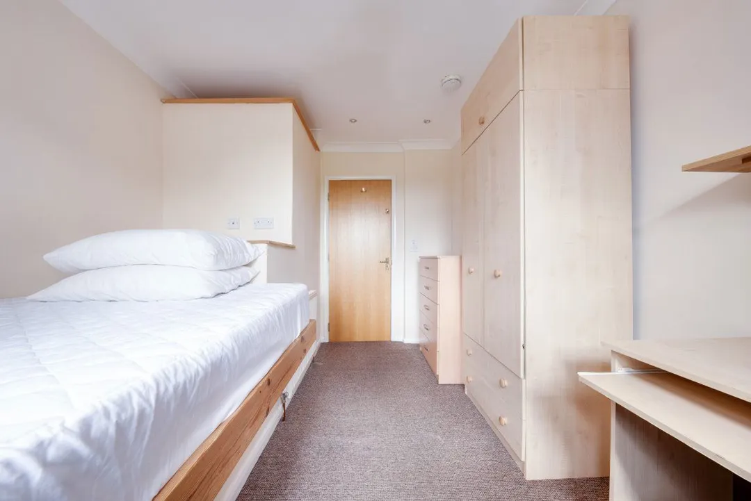 Room Warwick Road in Canterbury