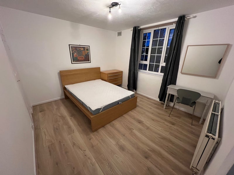 Room Grand Drive in Greater London