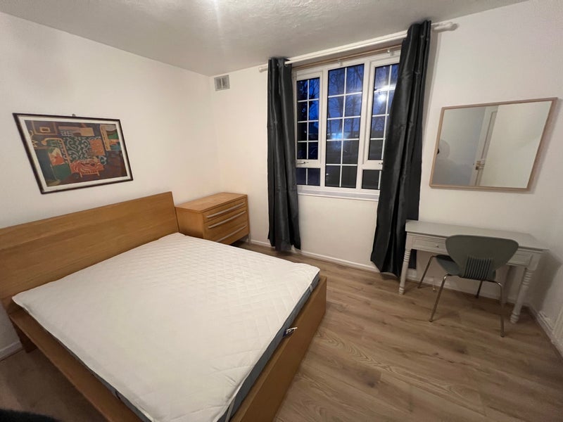 Room Grand Drive in Greater London