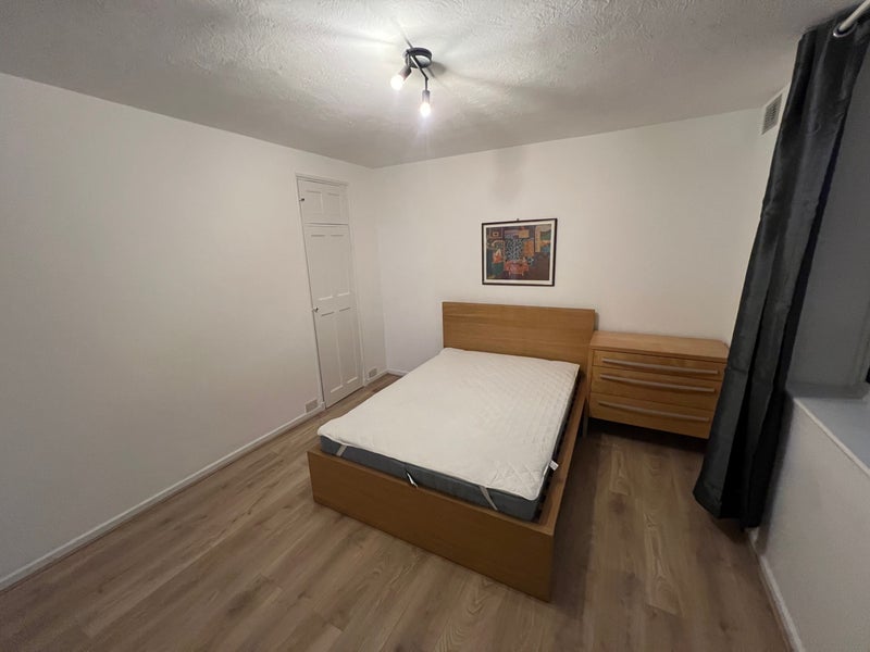 Room Grand Drive in Greater London