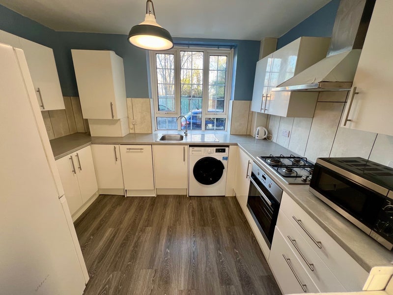 Room Grand Drive in Greater London