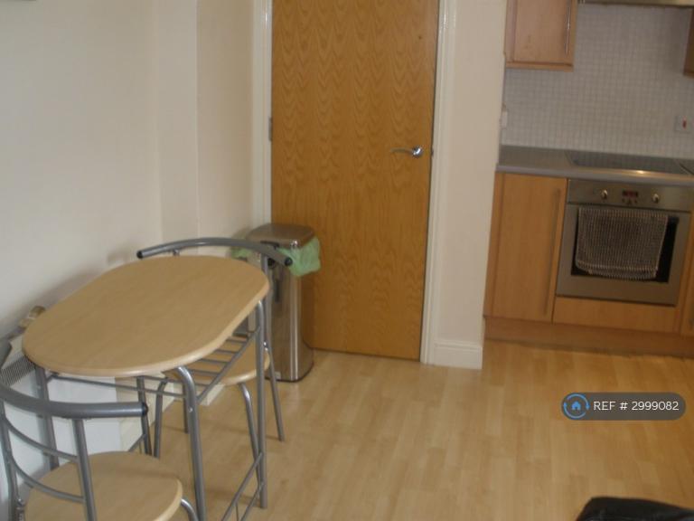 Flat Ockbrook Drive in Nottingham