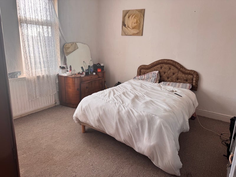 Room Camp Hill Road in Nuneaton and Bedworth