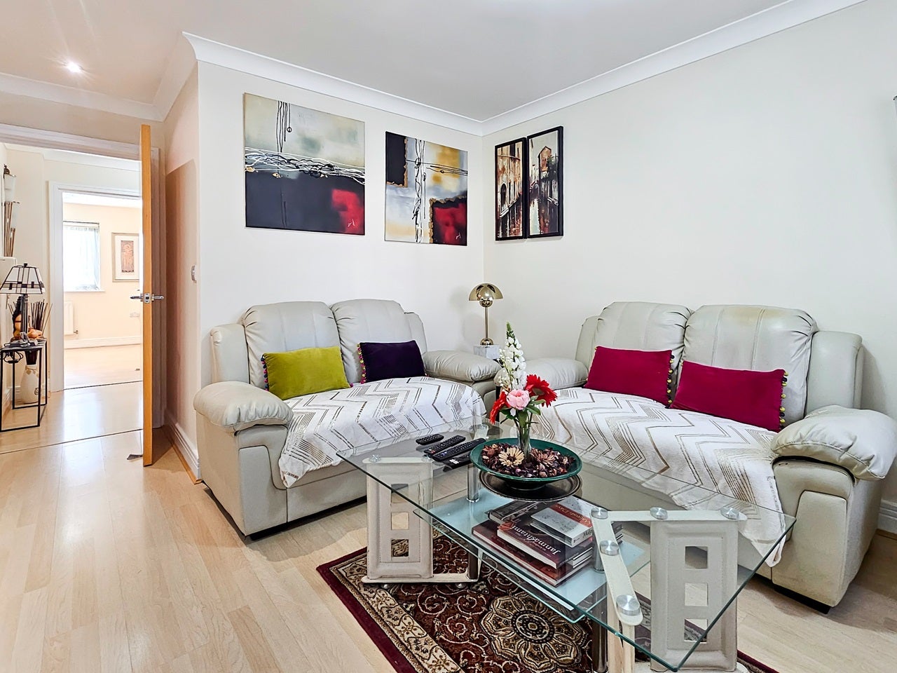 Flat Imperial Drive in Greater London