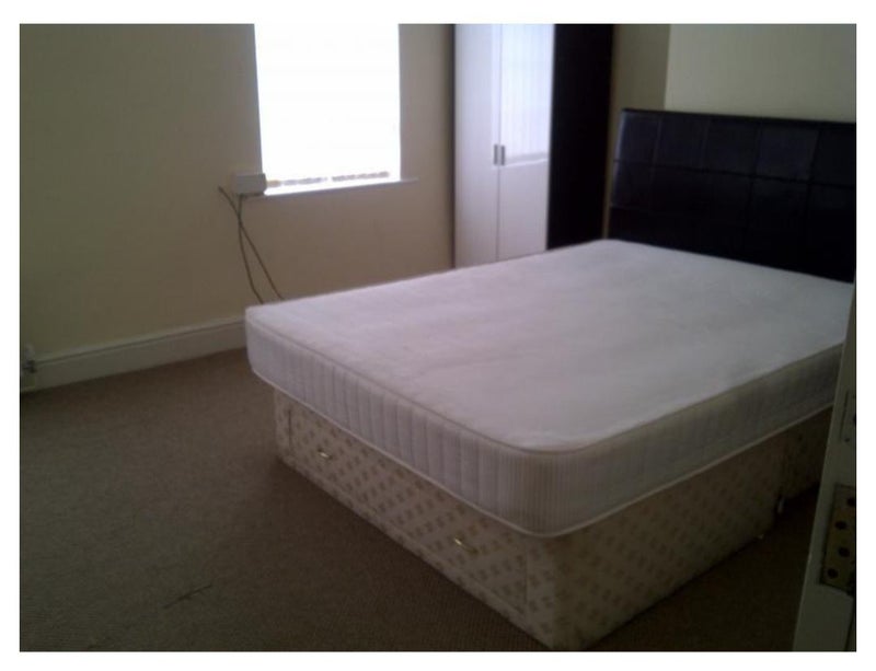 Room Tootal Road in Salford