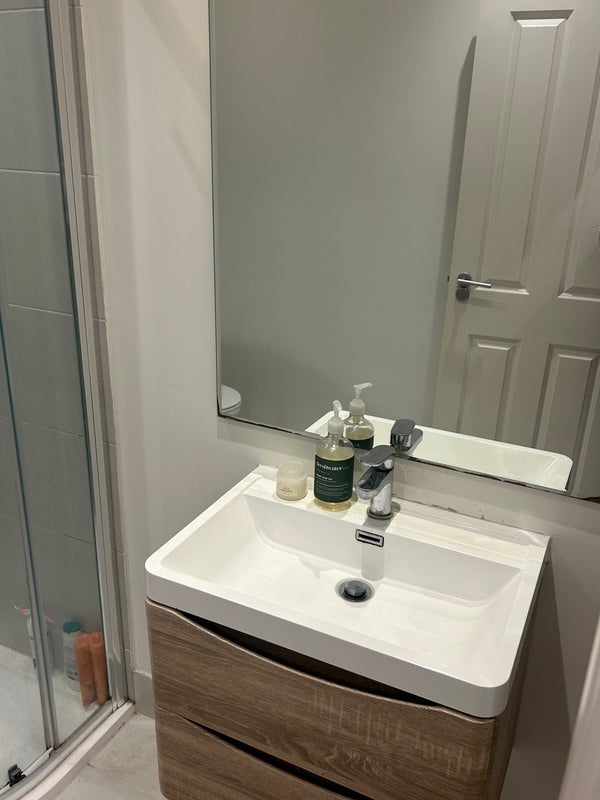 Room Wandsworth Bridge Road in Greater London