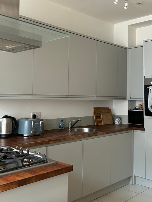 Room Wandsworth Bridge Road in Greater London