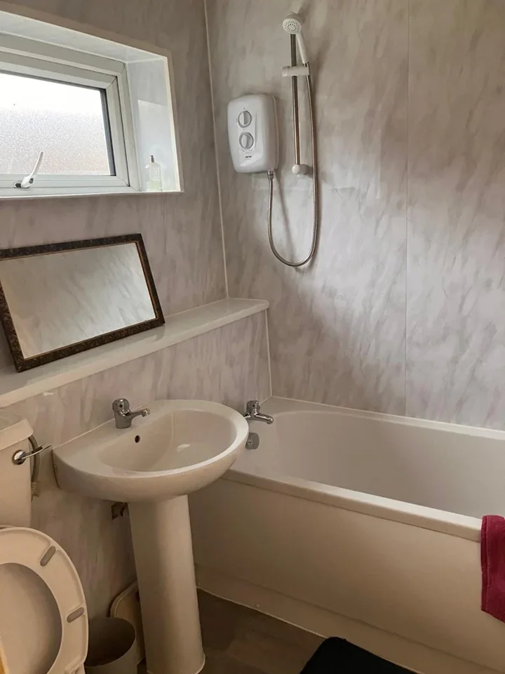 Flat Rosemary Grove in Salford