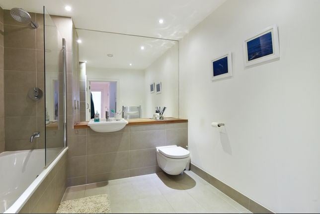 Flat Mostyn Road in Greater London