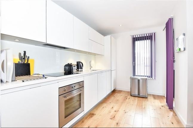 Flat Mostyn Road in Greater London