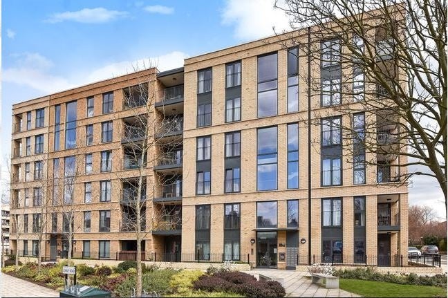 Flat Mostyn Road in Greater London