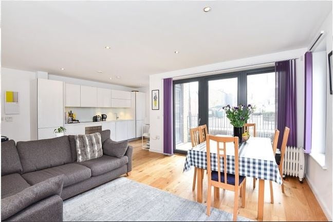 Flat Mostyn Road in Greater London