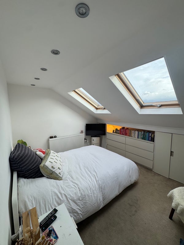 Room Vant Road in Greater London
