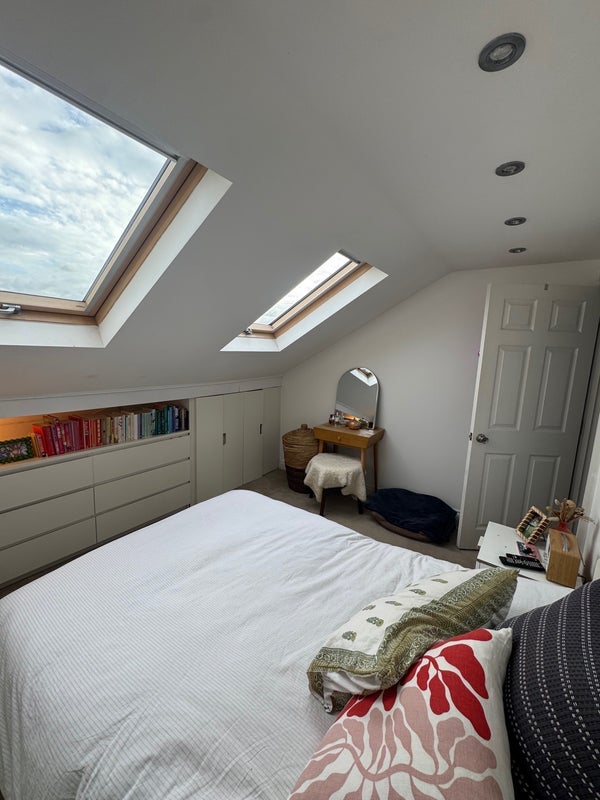 Room Vant Road in Greater London