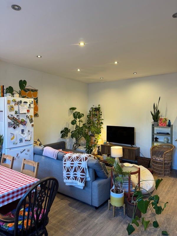 Room Vant Road in Greater London