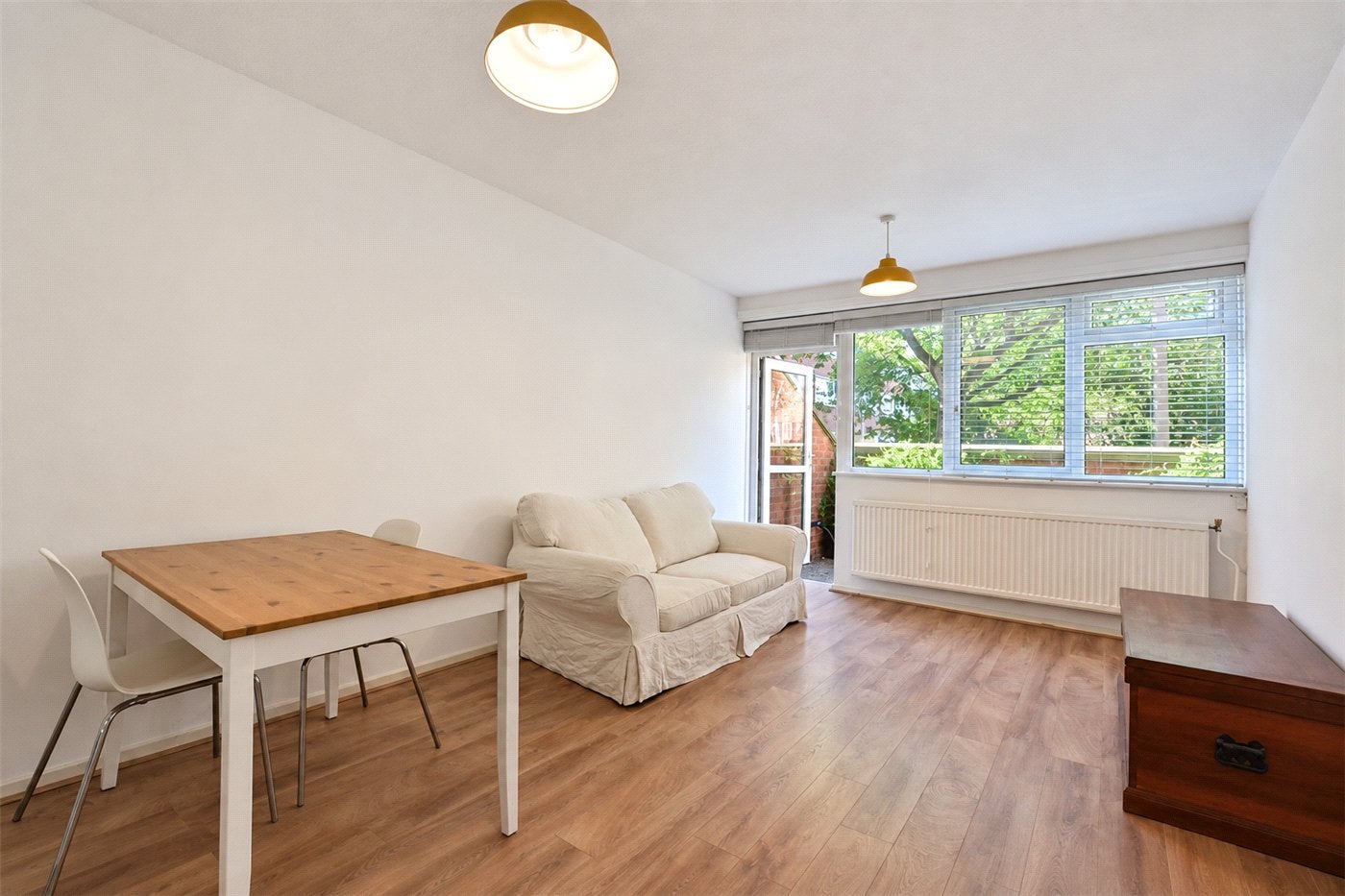 Flat Shooters Hill Road in Greater London