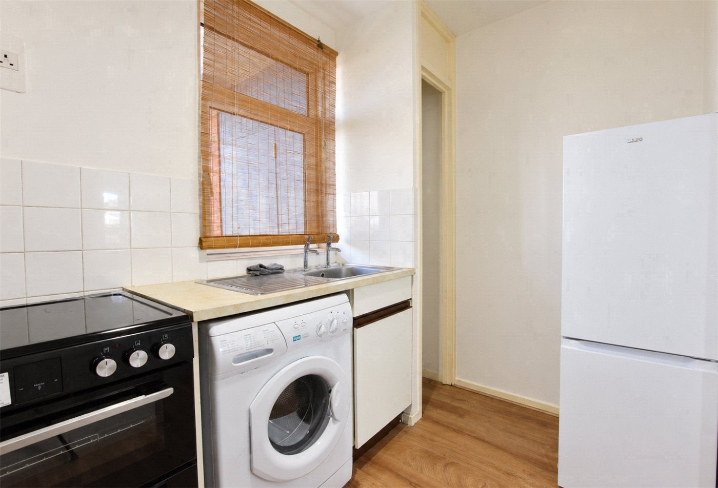 Flat Shooters Hill Road in Greater London
