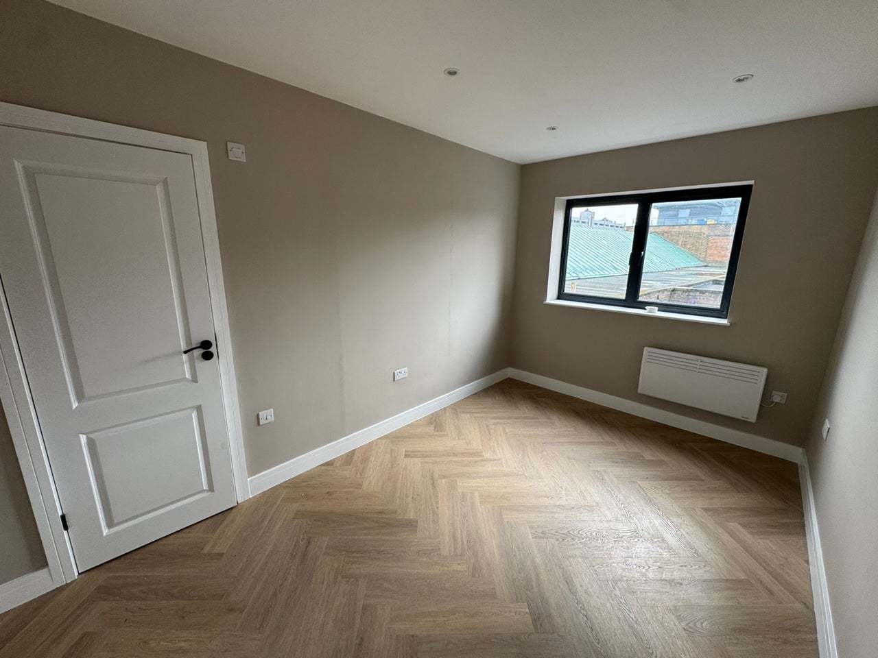 Flat Marlowes Shopping Precinct in Dacorum