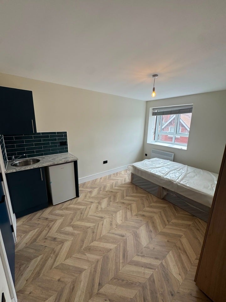 Flat Baker Street in Elmbridge