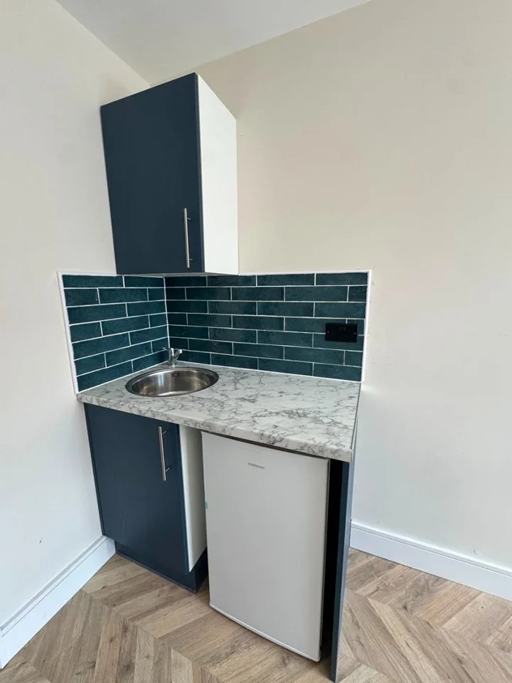 Flat Baker Street in Elmbridge