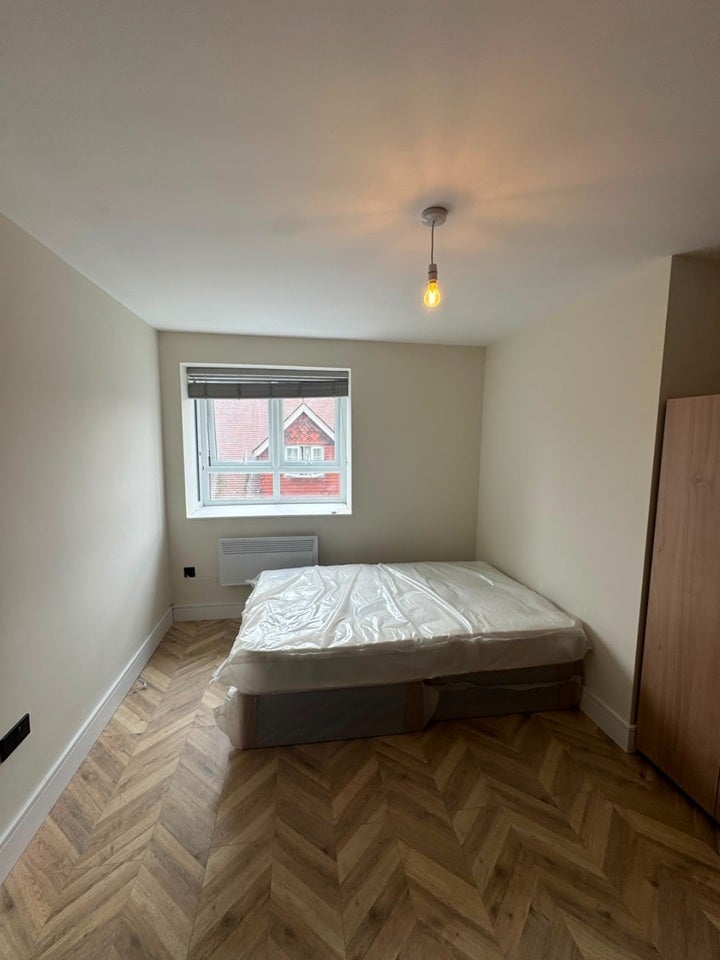 Flat Baker Street in Elmbridge