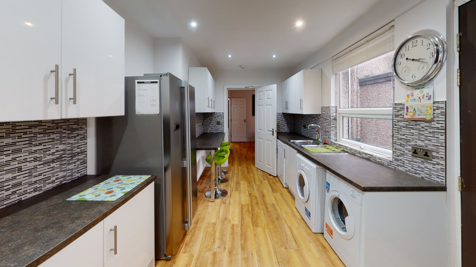 Room Burley Road in Leeds