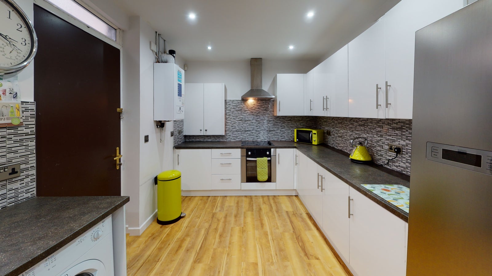 Room Burley Road in Leeds