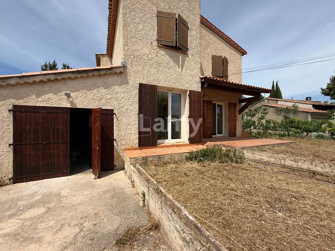 House Avenue Jean Moulin in La Fare-les-Oliviers