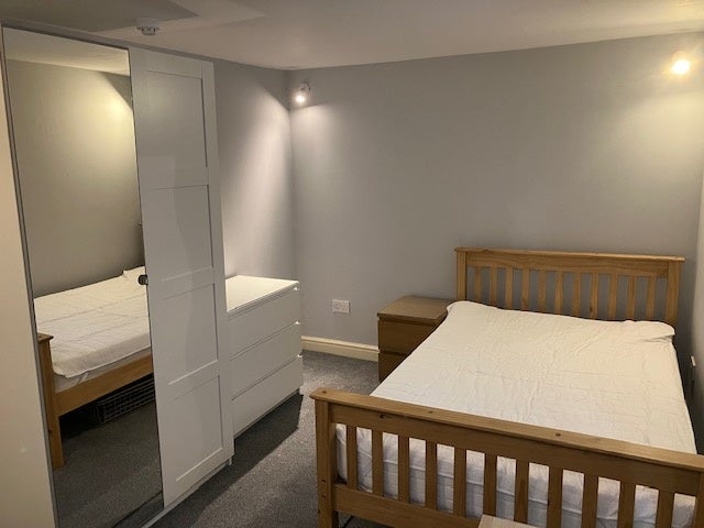 Room Richmond Grove in Manchester