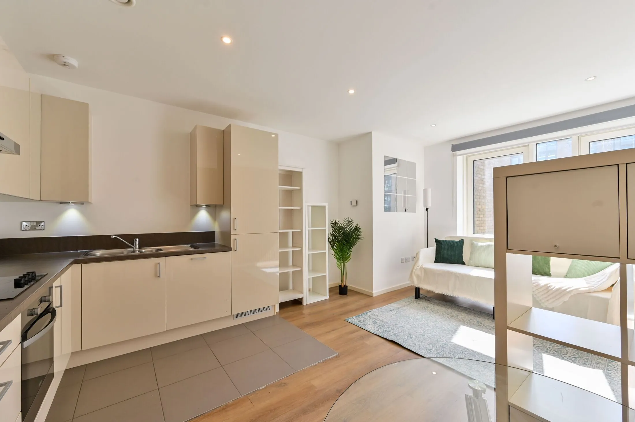 Flat Juniper Drive in Greater London