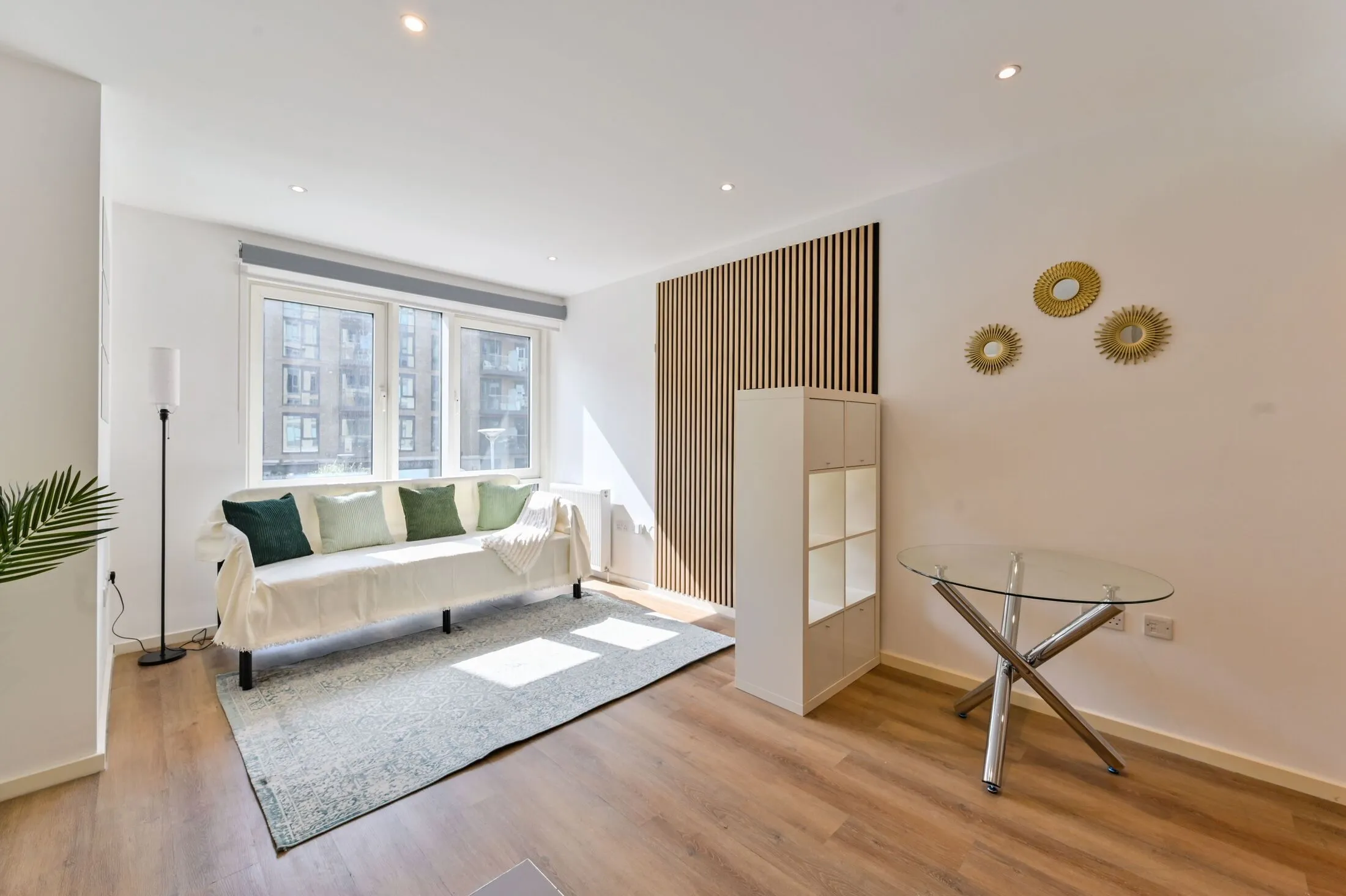 Flat Juniper Drive in Greater London
