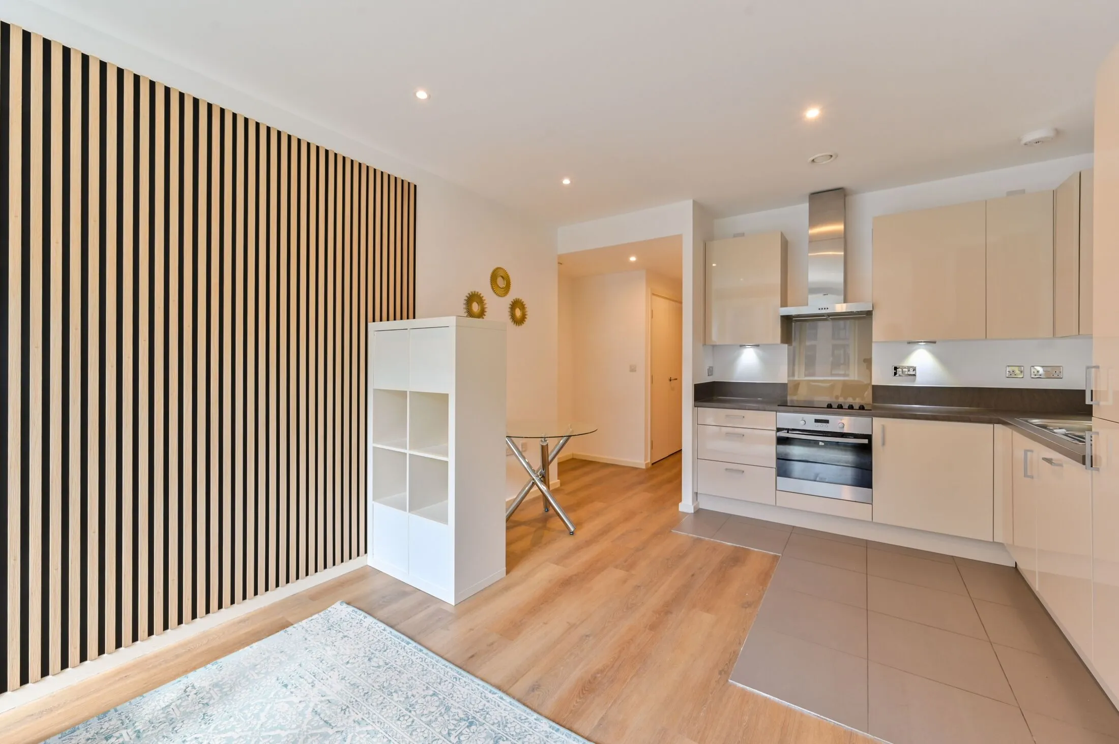 Flat Juniper Drive in Greater London