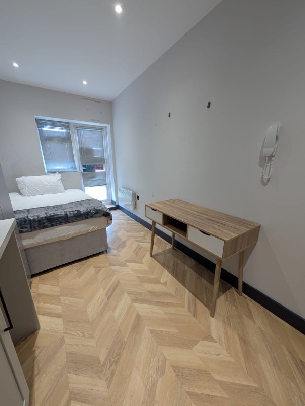 Room Uppleby Road in Poole