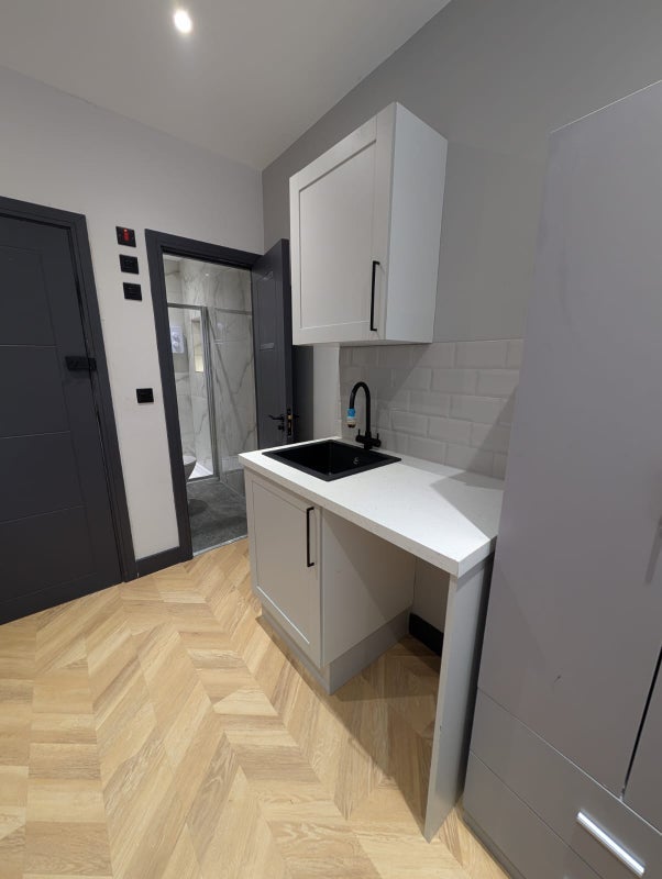 Room Uppleby Road in Poole