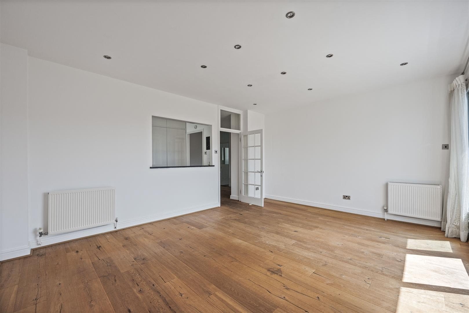 Flat Broadhurst Gardens in Greater London