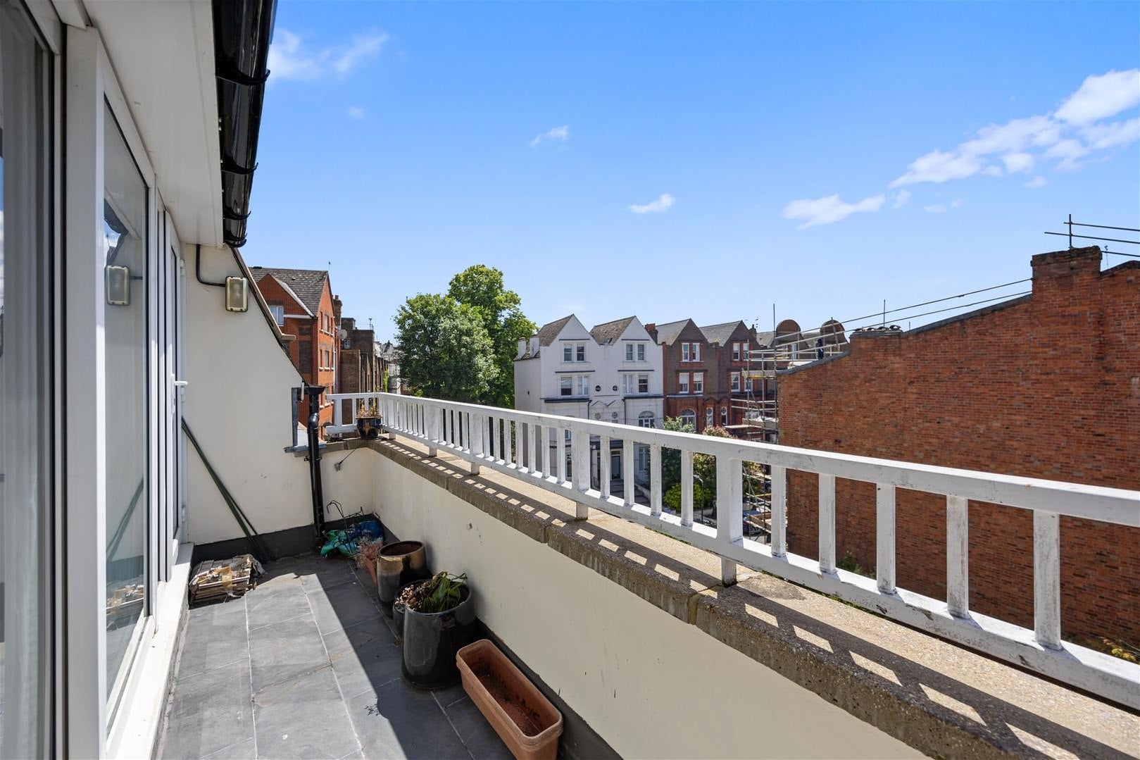 Flat Broadhurst Gardens in Greater London