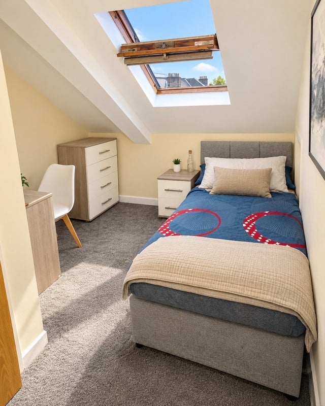 Room Murieston Road in City of Edinburgh