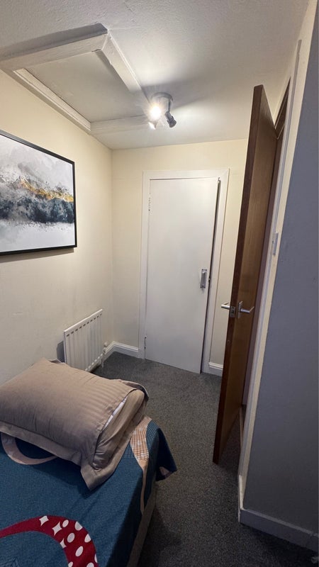 Room Murieston Road in City of Edinburgh