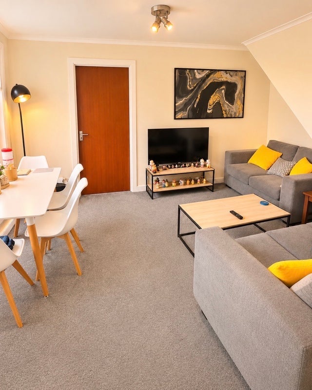 Room Murieston Road in City of Edinburgh