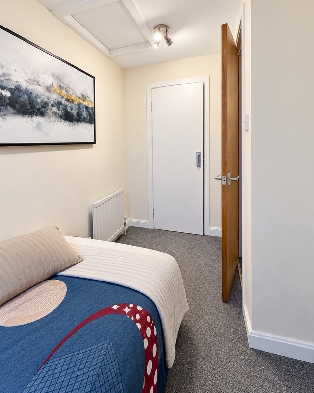 Room Murieston Road in City of Edinburgh