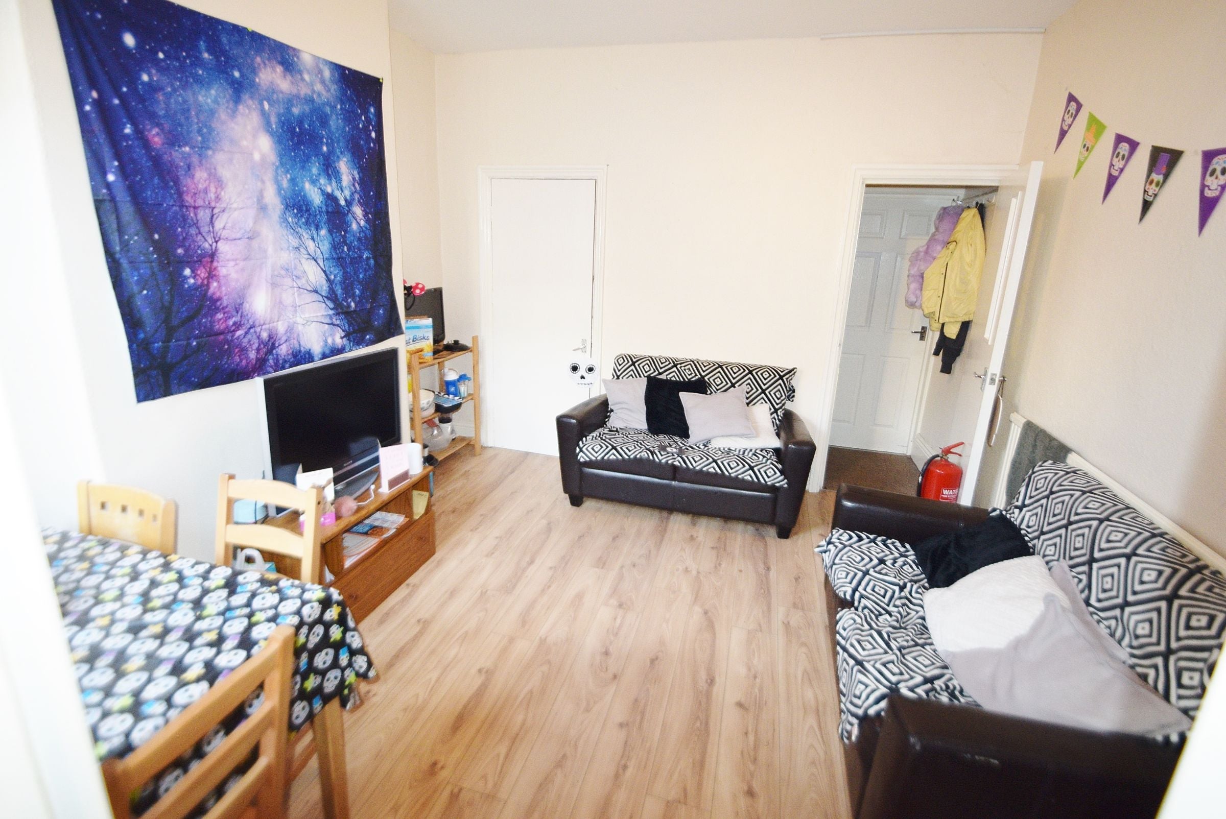 Room Harefield Road in Sheffield