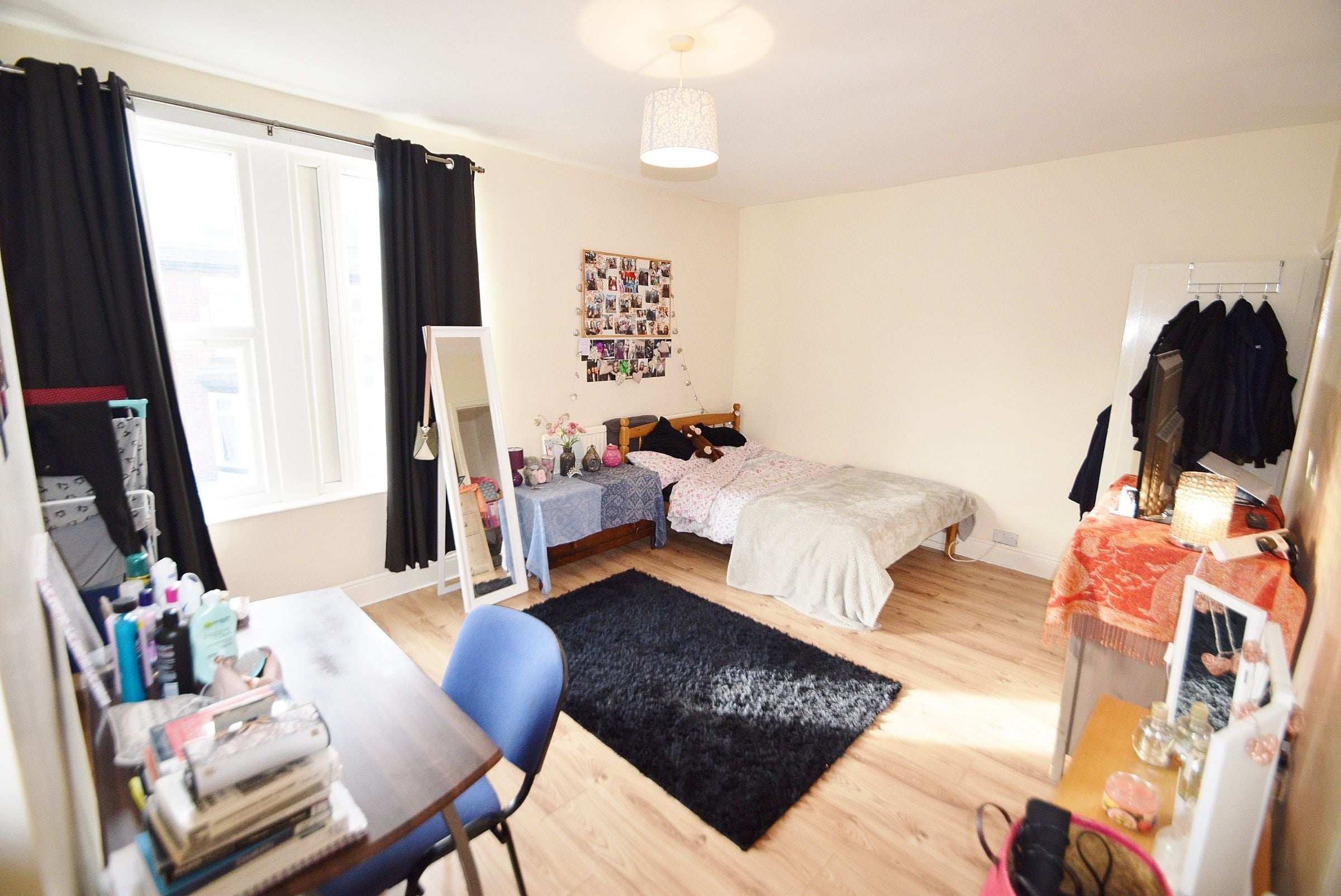 Room Harefield Road in Sheffield