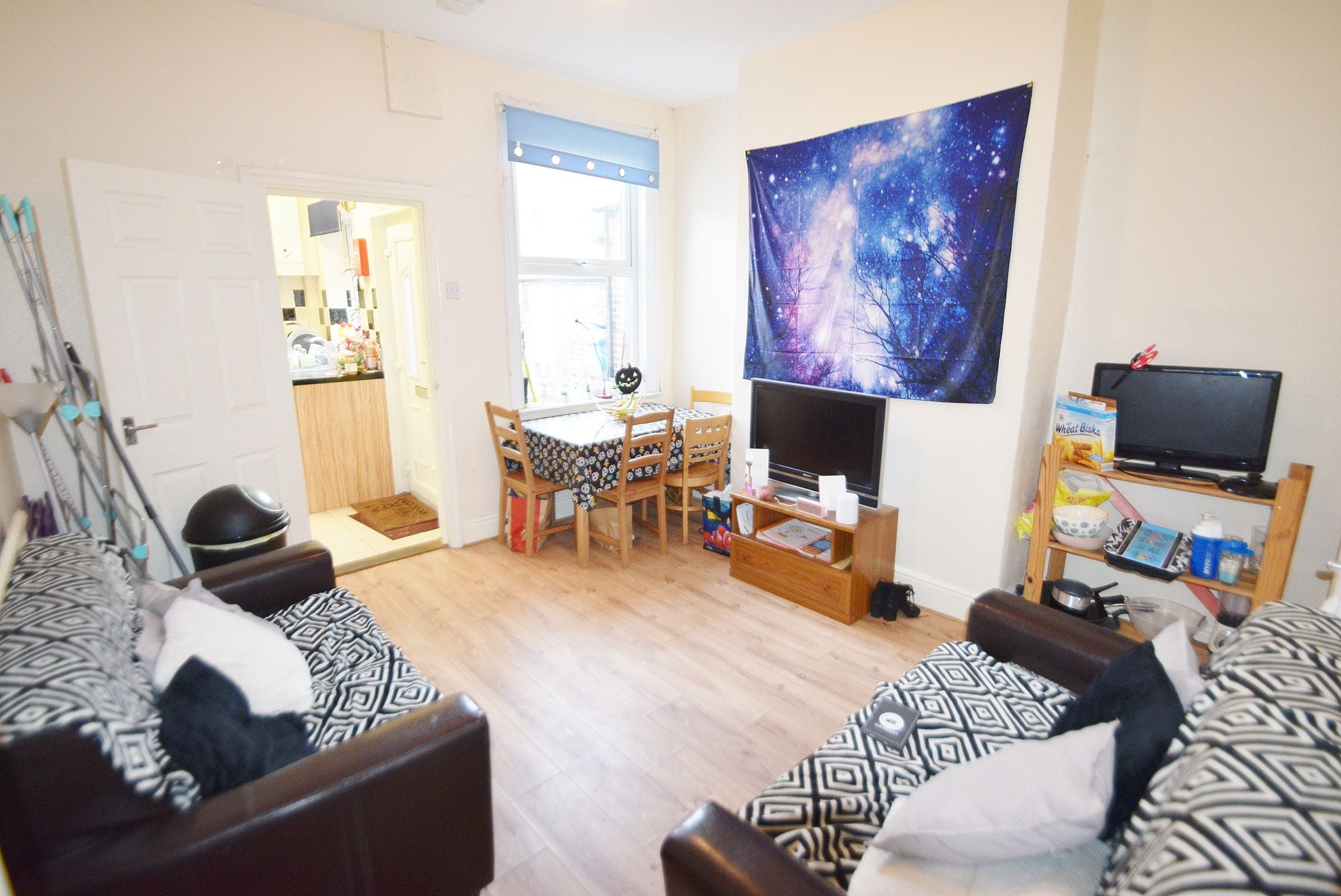 Room Harefield Road in Sheffield