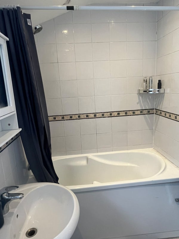 Room Raymouth Road in Greater London