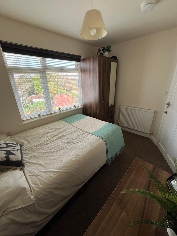 Room Ferndale Road in Bristol