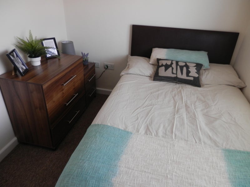Room Ferndale Road in Bristol